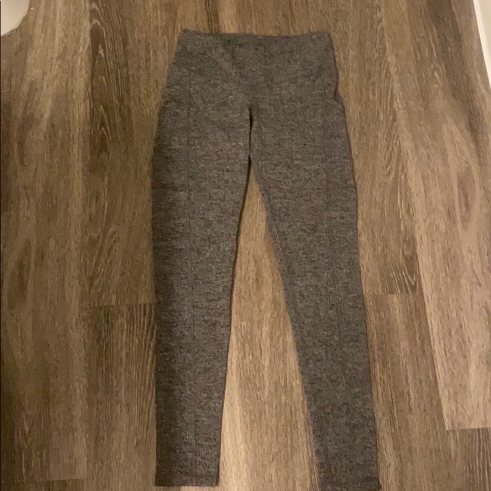 Gray work out tights.